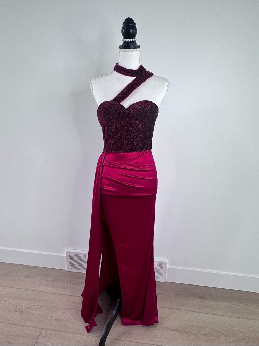 Elegant Burgundy One-Shoulder Maxi Dress with Choker Detail